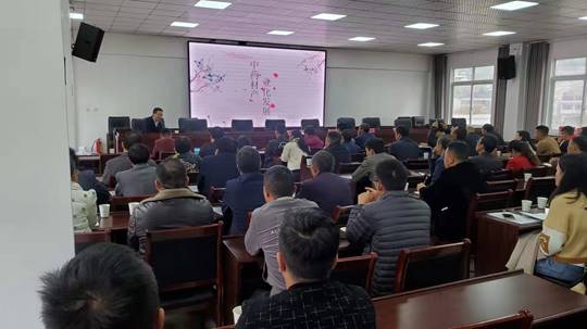 说明: E:\0000药学院党政工作\产业扶贫报告(有关扶贫攻坚)\2019年中药材生产技术骨干培训班\2019中药材栽培生产技术骨干培训素材(20191112)\第三组赫章吴珊珊\赫章 张明玖20191112170620.jpg