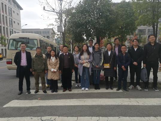 说明: E:\0000药学院党政工作\产业扶贫报告(有关扶贫攻坚)\2019年中药材生产技术骨干培训班\2019中药材栽培生产技术骨干培训素材(20191112)\贵阳_20191112164517.jpg